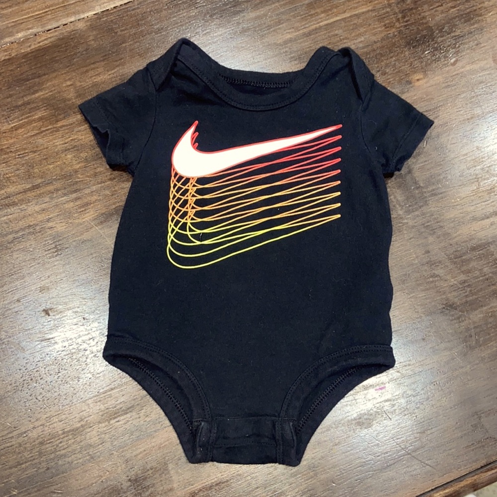 Unisex Nike onesie, size 6 months